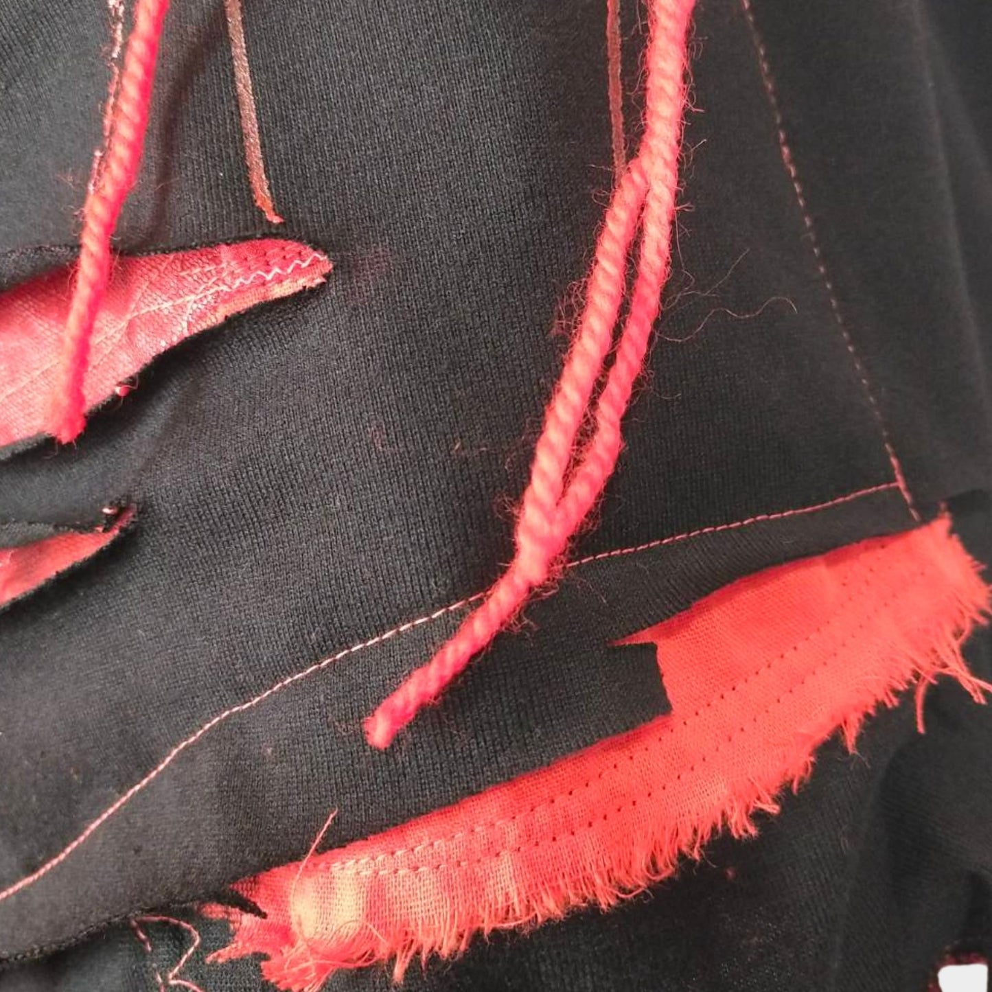 Twinmood – No.01a | Sleeveless Black Top