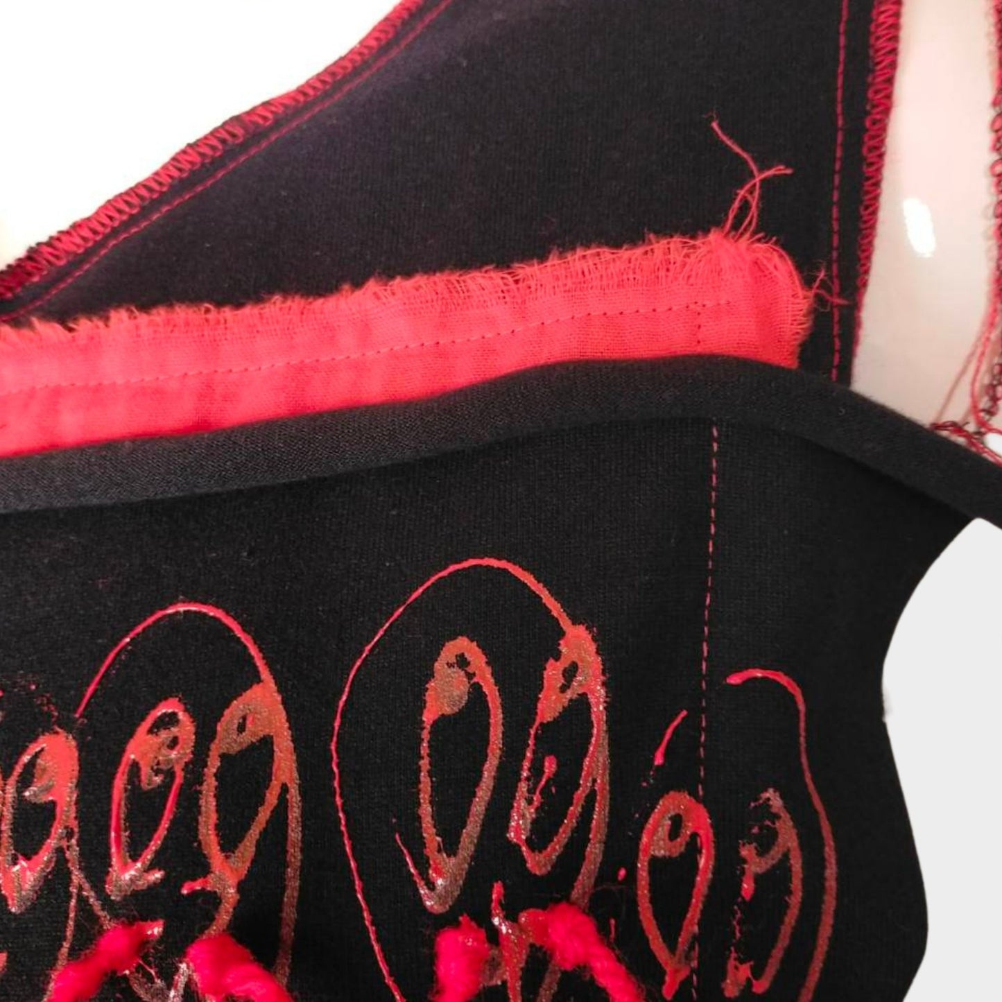 Twinmood – No.01a | Sleeveless Black Top