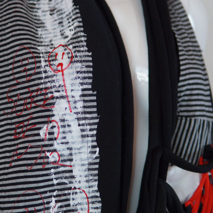 Face No.004 | Fabric Art  Greyx Black border Design – Black Scarf