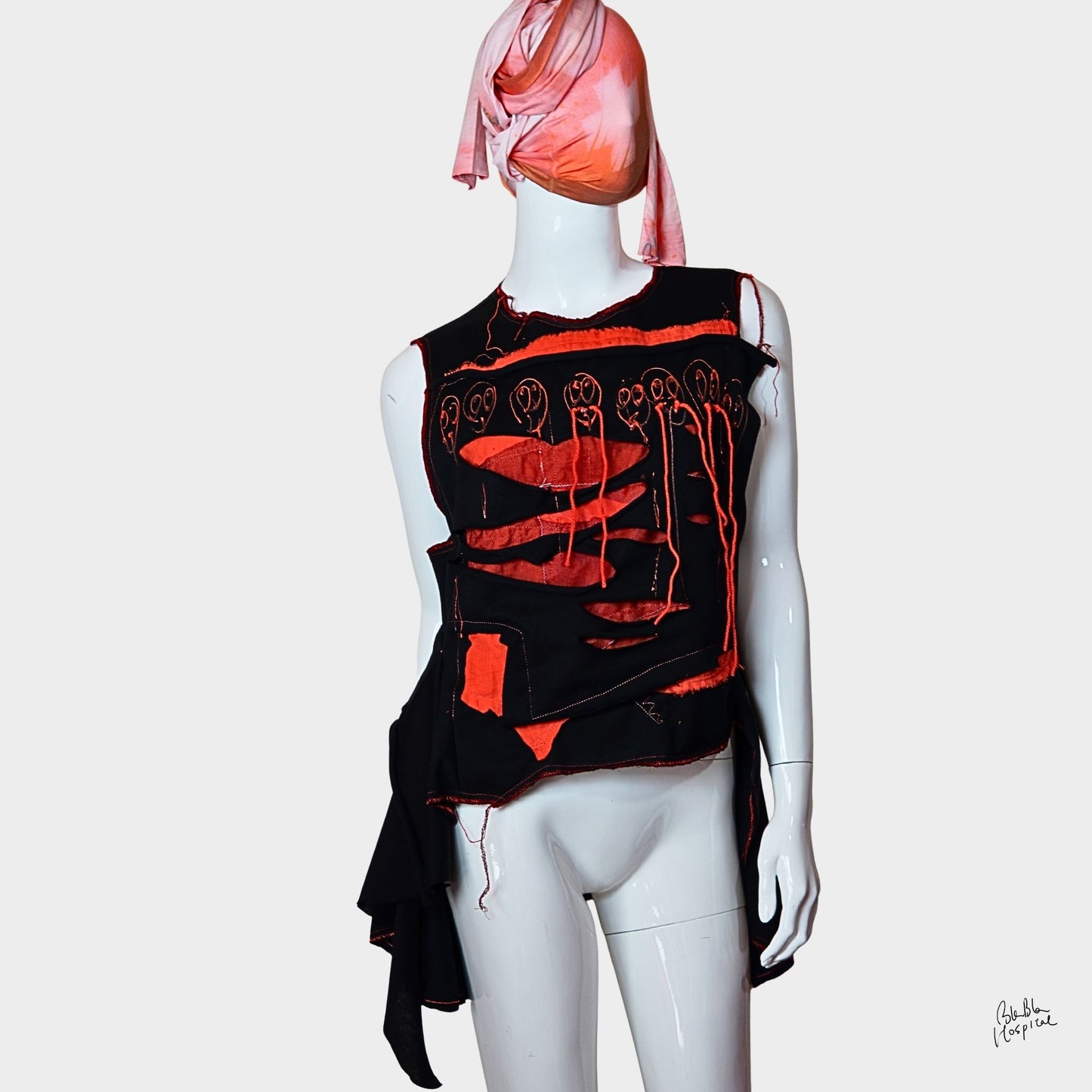 Twinmood – No.01a | Sleeveless Black Top