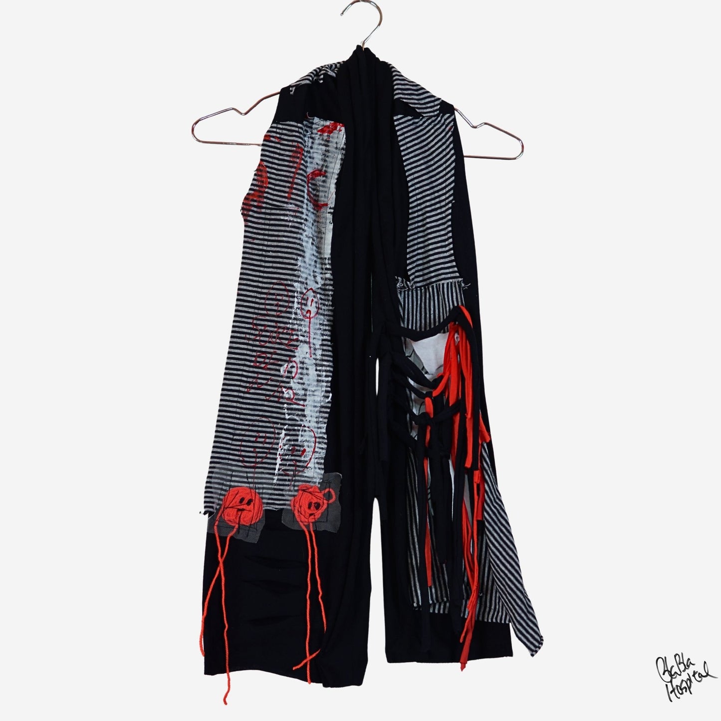 Face No.004 | Fabric Art  Greyx Black border Design – Black Scarf