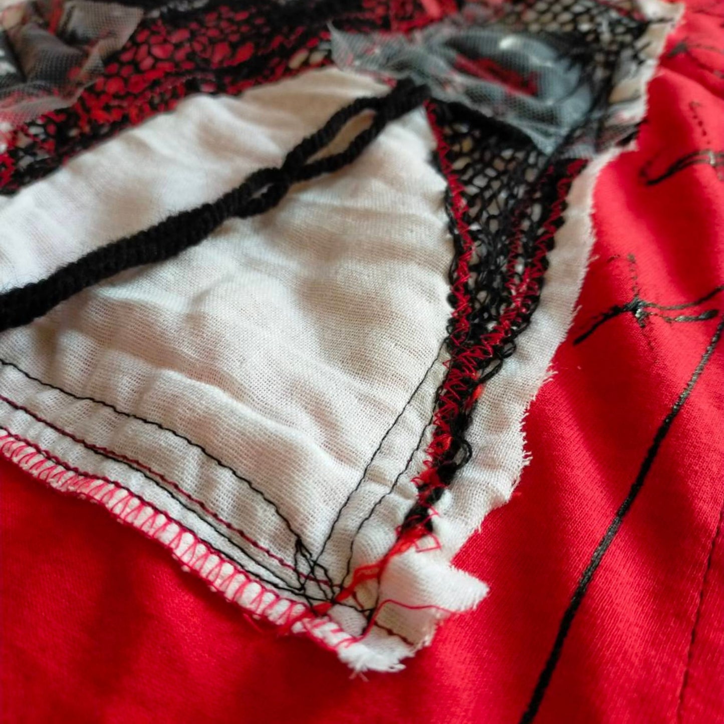 Face No.001 | Un-knitted Yarn thingamajig – Oversized Black Sleeveless Top