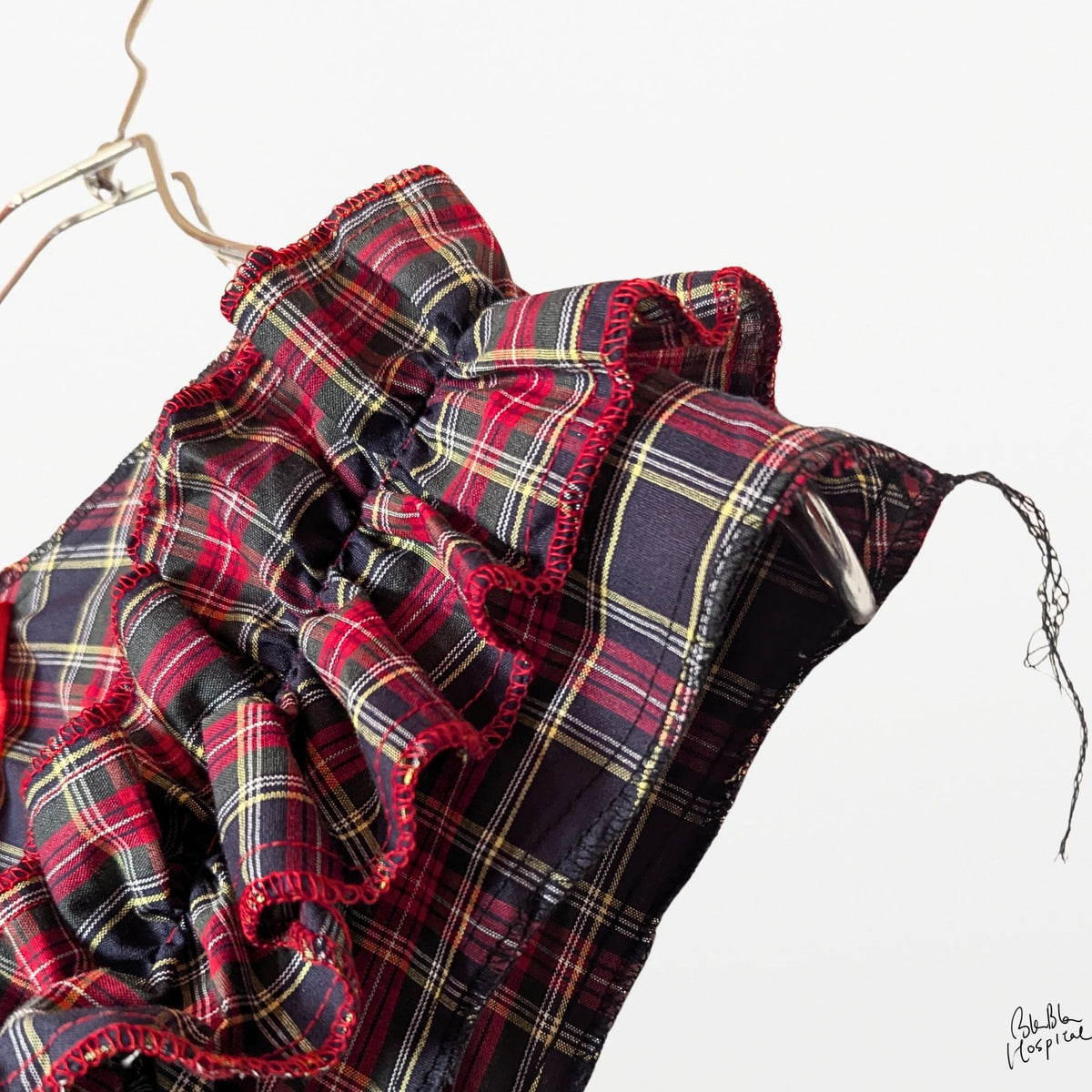 ART CURTAIN | Navy Check Sleeveless Top