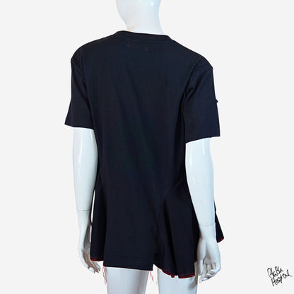 Face No.006 | Red yarn guys – Black Blabla T-shirt