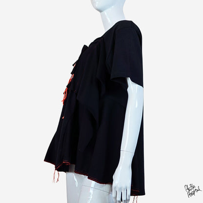Face No.006 | Red yarn guys – Black Blabla T-shirt
