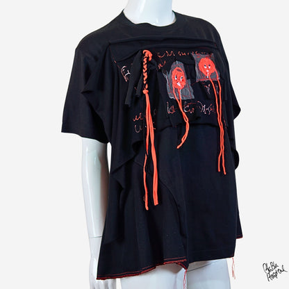 Face No.006 | Red yarn guys – Black Blabla T-shirt