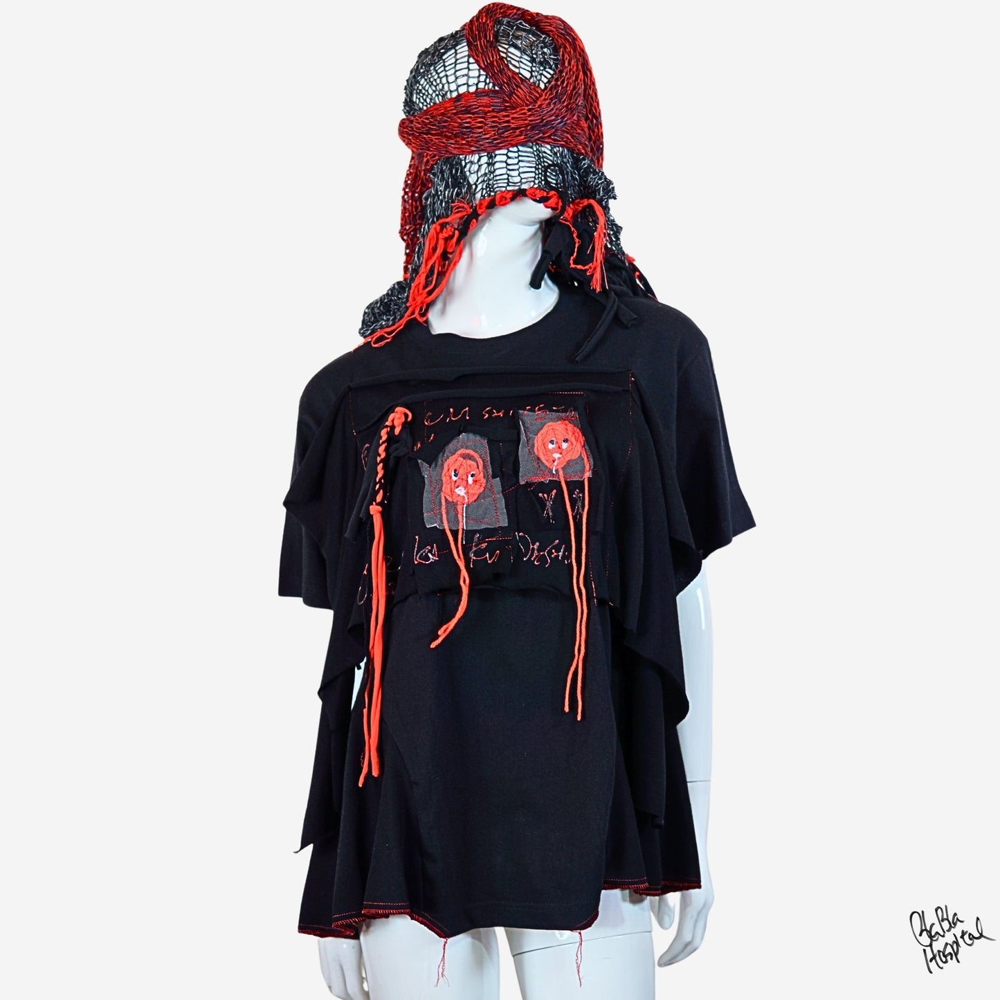 Face No.006 | Red yarn guys – Black Blabla T-shirt