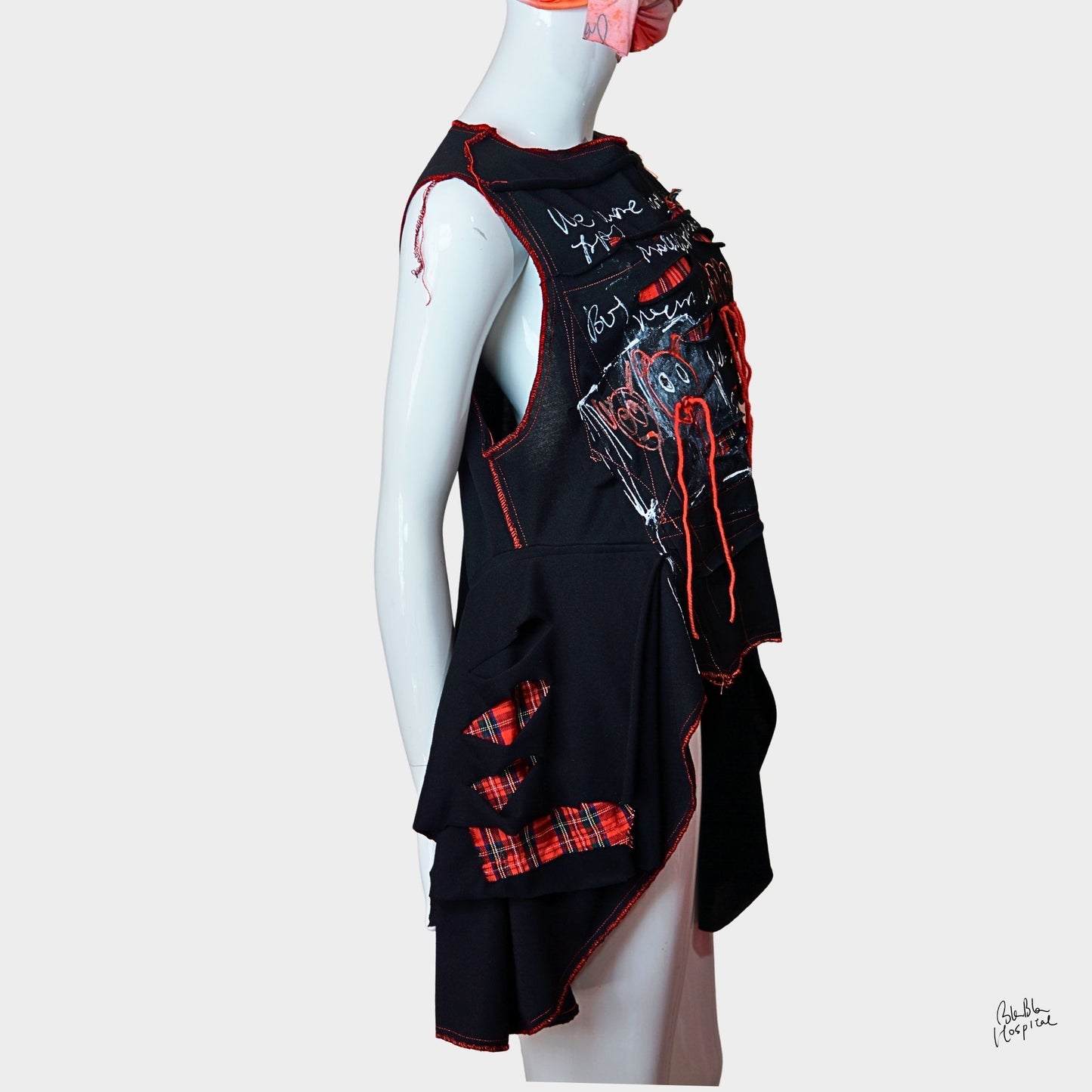 Twinmood – No.01b | Sleeveless Black Top