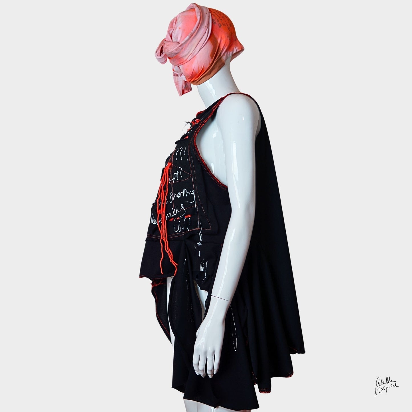 Twinmood – No.01b | Sleeveless Black Top