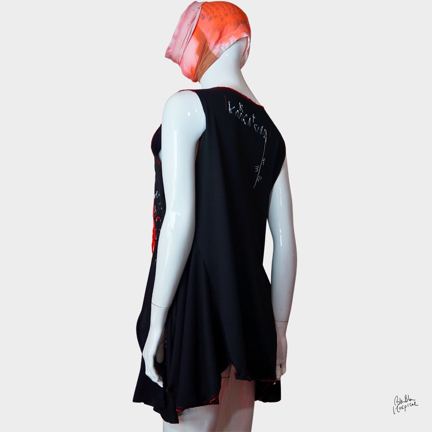 Twinmood – No.01b | Sleeveless Black Top